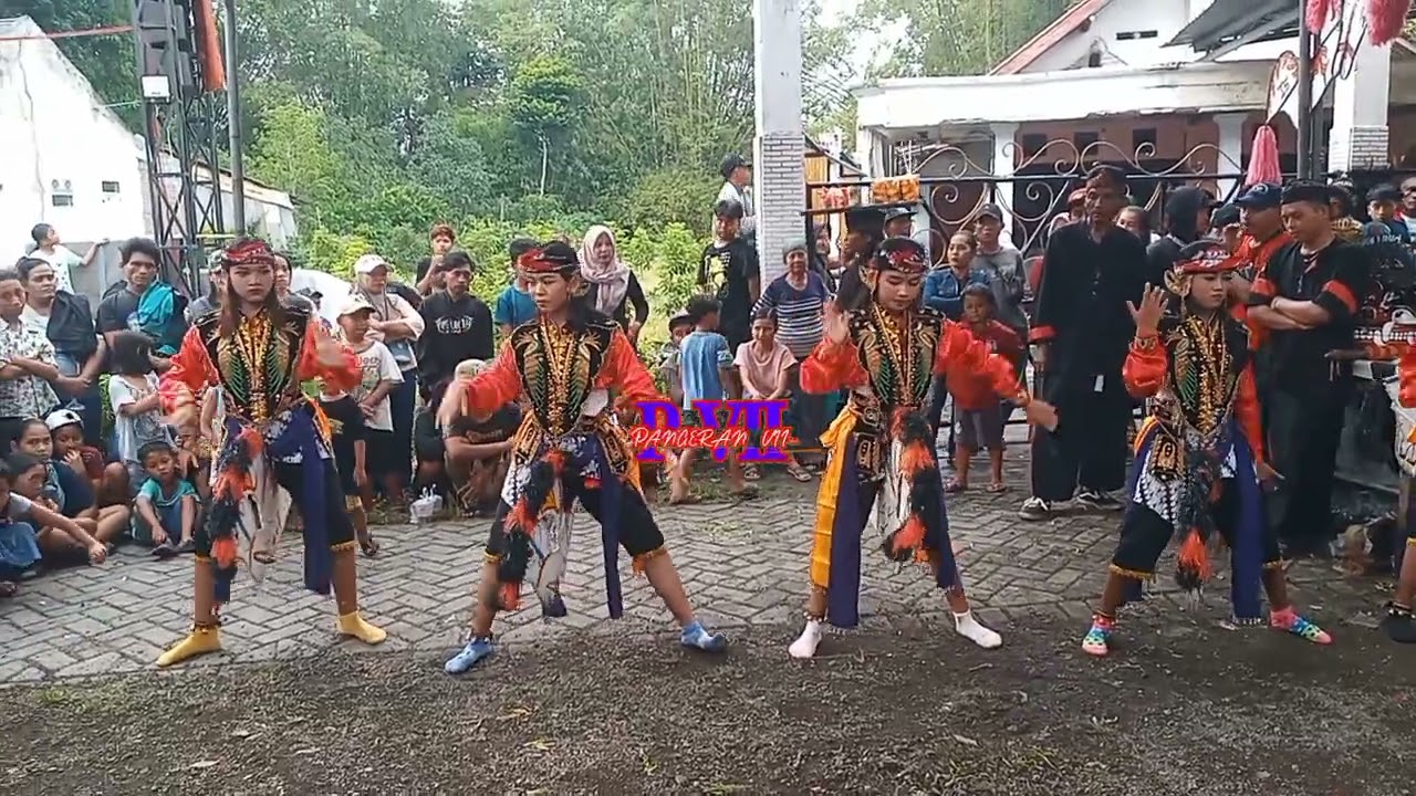 Sekar jathilan jaranan Turonggo seto....