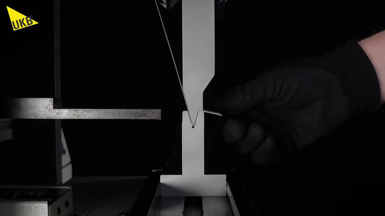 Special tool for the production of two hemmings with additional 90° bends | UKB