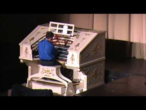 Marc Dorsett - at the Robert Morton - Santa Claus is Coming to Town
