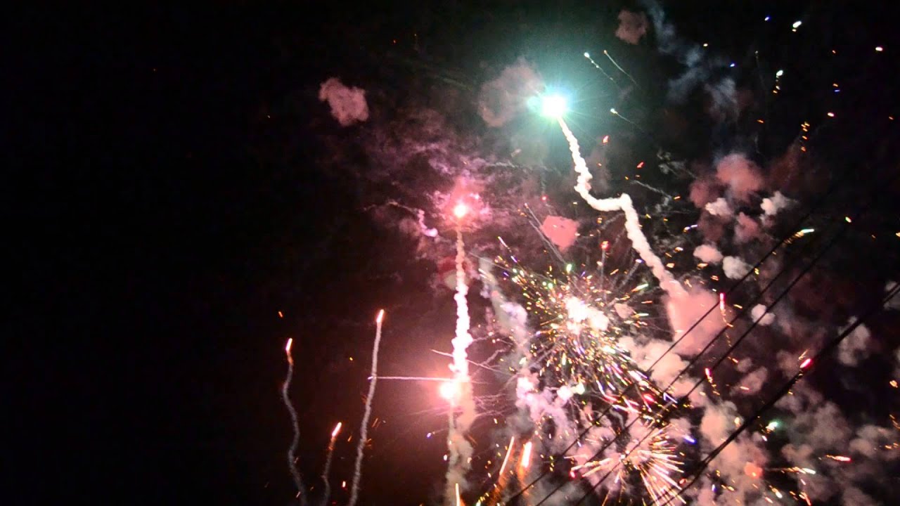 Queima de fogos de artificio no Sitio YouTube Queima de fogos de artificio no Sitio YouTube