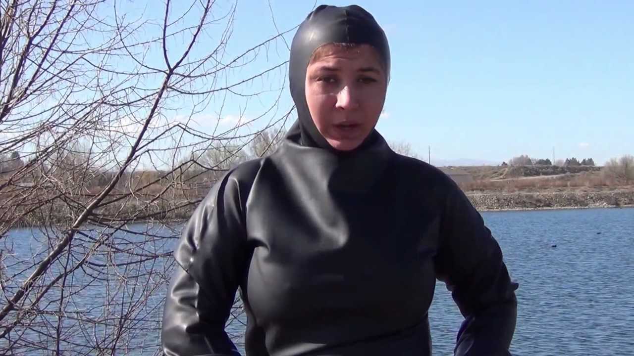 Hydroglove tip # 2 seal the suit cuffs over your gloves - YouTube