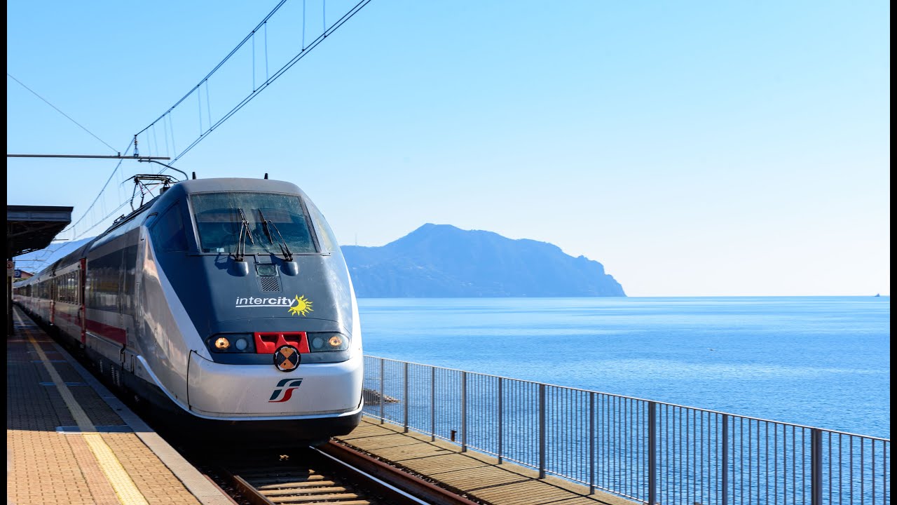 Treni ordinari e straordinari alla stazione di GENOVA NERVI!!!