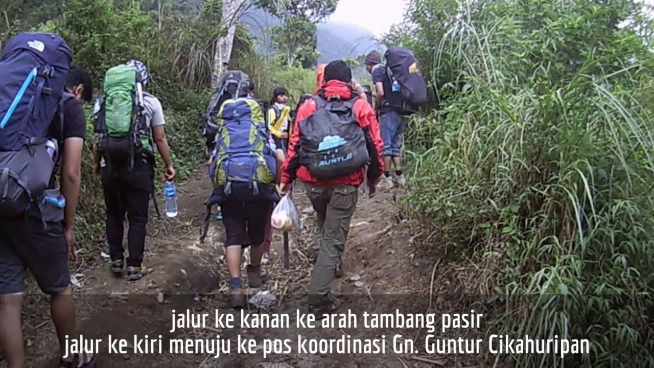 50 PENDAKI BATIK Keseruan di dalam bak truk pasir  menuju 