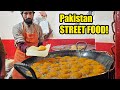 BRAIN CURRY BREAKFAST! Pakistan NIGHT MARKET STREET FOOD Tour of Lahore Pakistan