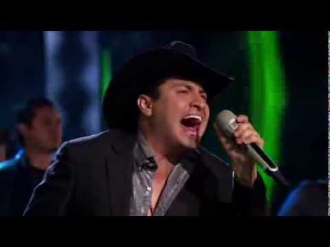 julión-alvarez-y-ricardo-montaner-cantan-me-va-extrañar