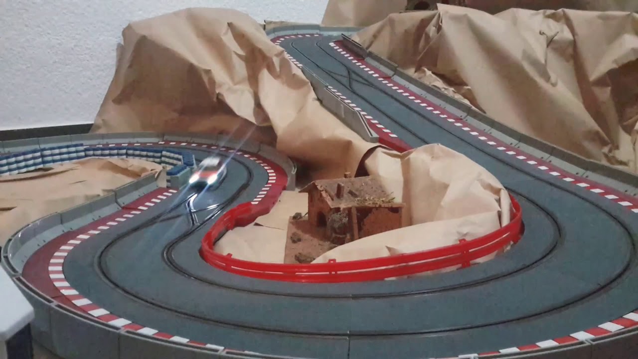 Scalextric  ( Una vuelta al circuito )