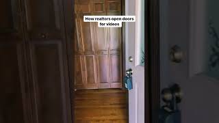 How realtors open doors for videos 😂😂 #chicago #illinois #realestate #realtorlife