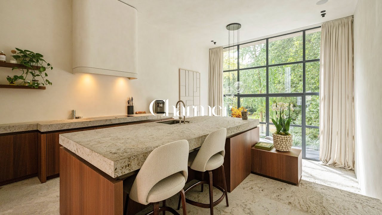 Architectural Gem in the Heart of the Ghent: Minimalist Luxury Meets Urban Serenity