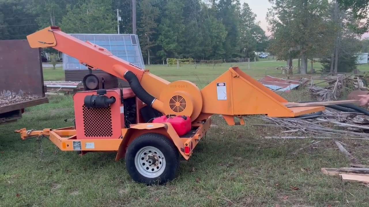 2011 Engine Distributers Trailer Mounted Wood Chipper