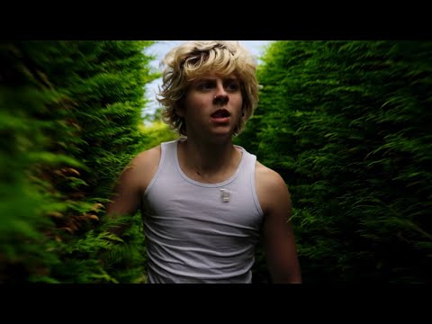 NOAHFINNCE - KICKIN TRASH (OFFICIAL MUSIC VIDEO)