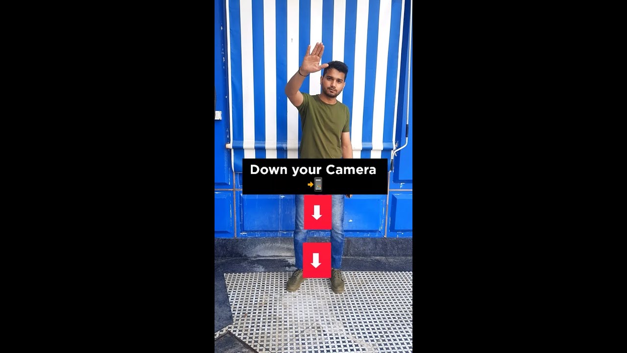 Pose with mobile phone 📲 