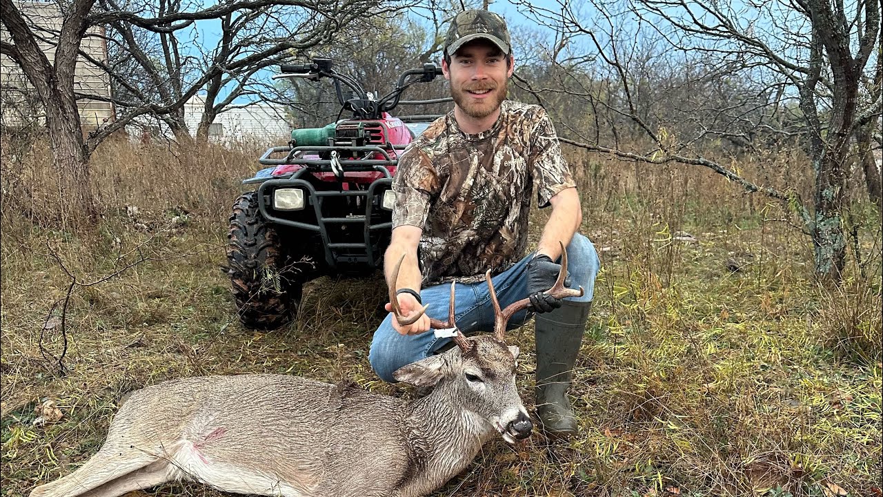 Hunting West Texas Whitetail! Nice Cull Buck - Late Season Rut Activity!