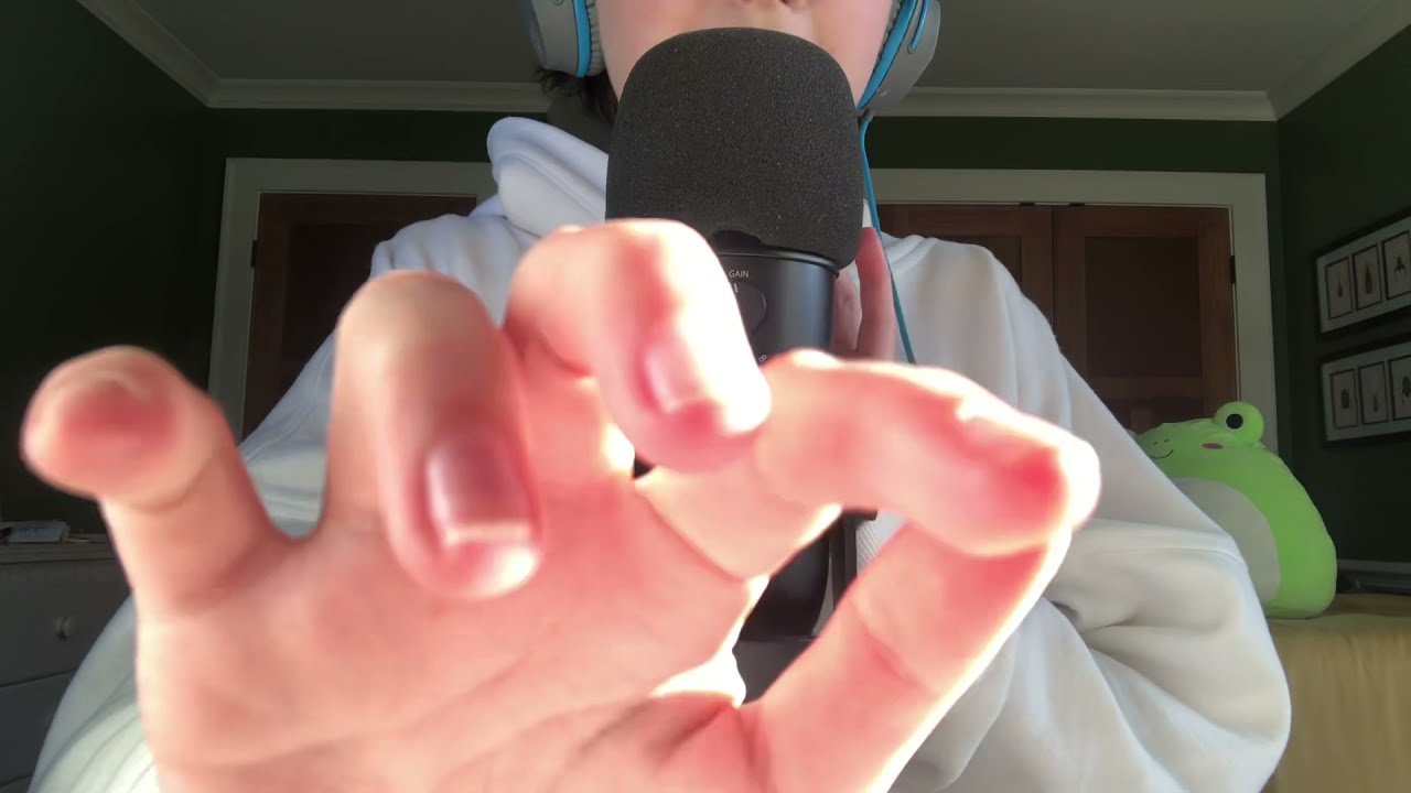 ASMR “Spiders Crawling” Rhyme (With hand movements)