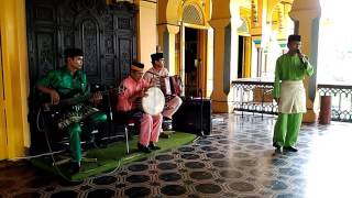 Download lagu Musik melayu di istana maimoon kota medan