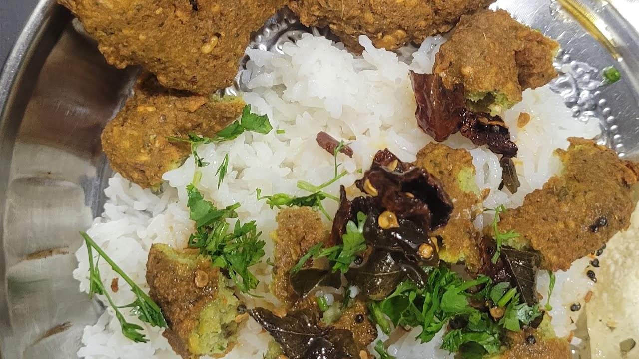 मस्त मऊ खमंग नागपुरी वडा भात 