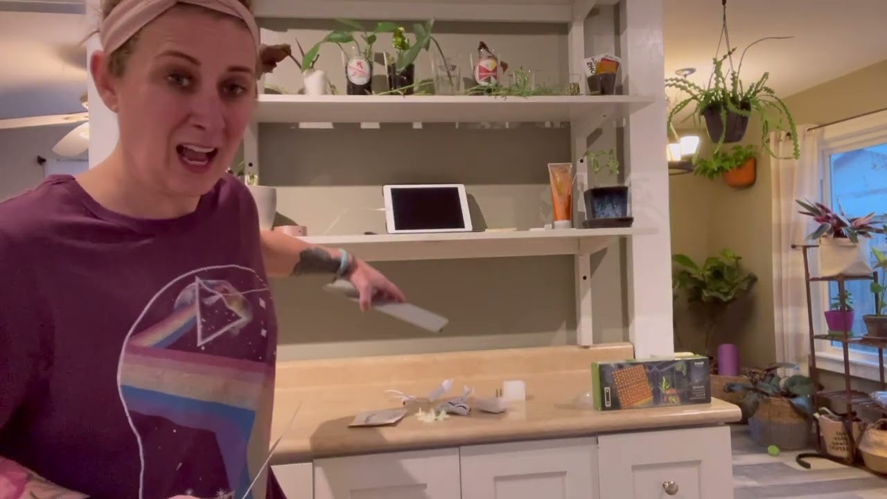 Review of APLANT Grow Light, 20W Ultra-Thin LED Grow Lights for Indoor Plants Full Spectrum