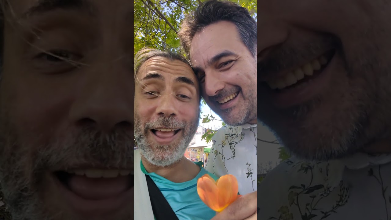 Mr. Beaver gets "de-flowered" 😉 🏳️‍🌈🏳️‍⚧️