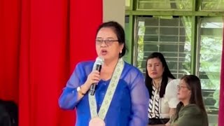 Principal Na Nagpatangal Ng Toga Sa Graduation Ceremony