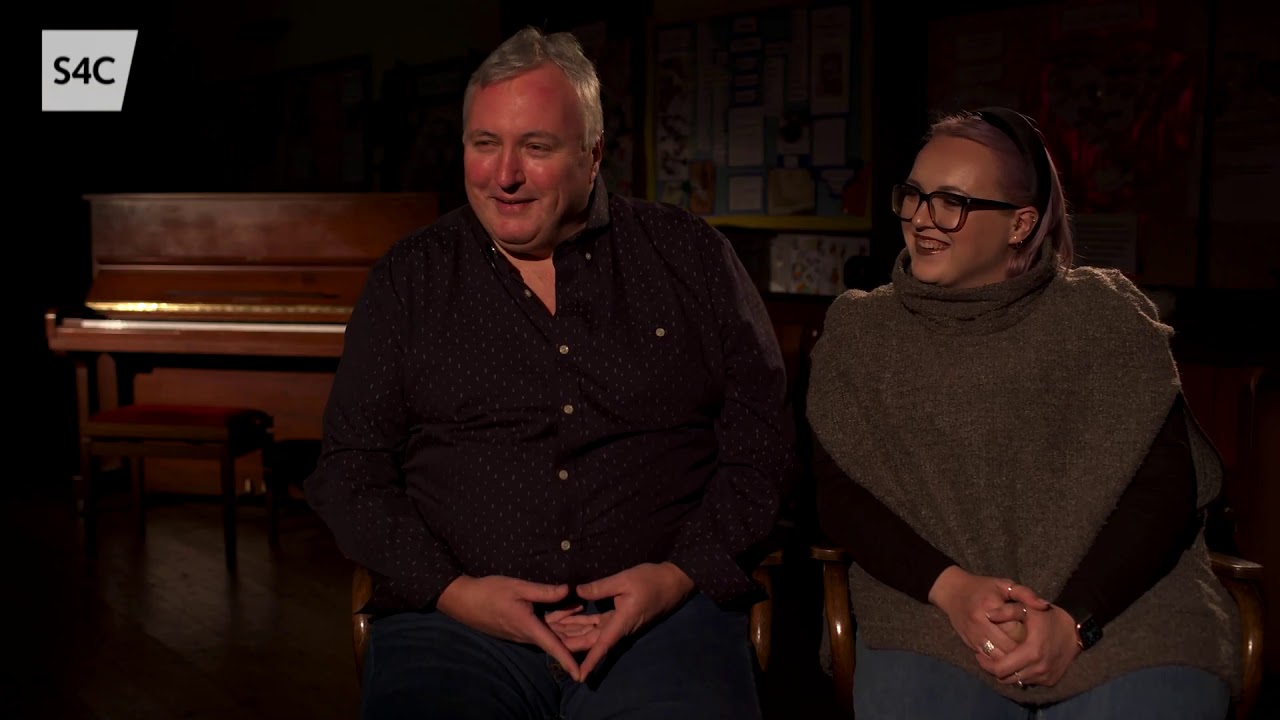 Cyfweliad Estynedig Y Busnes Cerdd Dant 'Ma - John Eifion a Lois Eifion