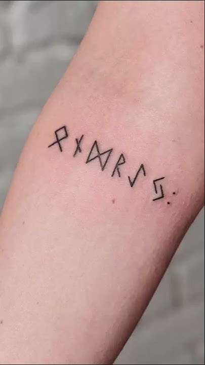 Tatuajes vikingos que triunfan y su significado: runas, cuervos y