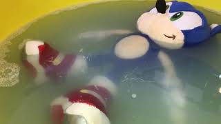 Sonic Goes For A Dip 💦 #sonic #sonicthehedgehog #sonicadventure2  #soapshoesonic #plush