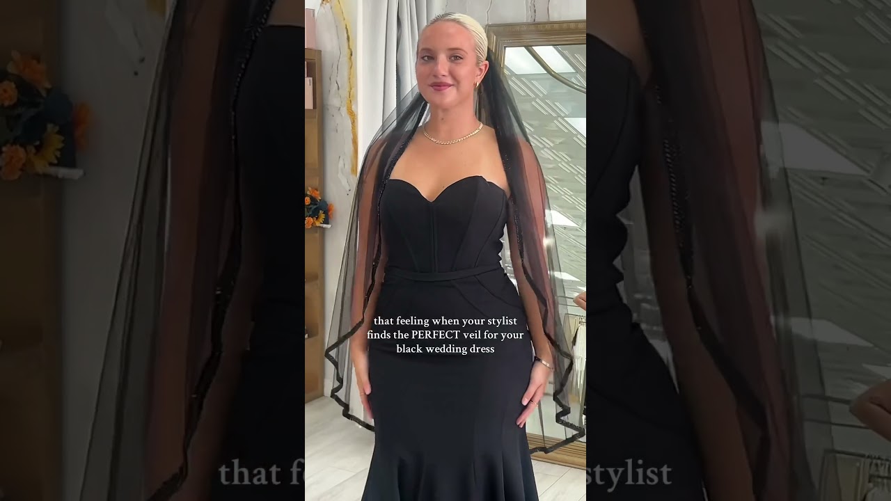 Black everything 😍 Made for unique bold bride who loves to think outside the box! ￼