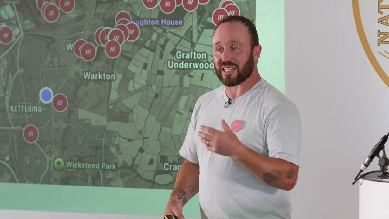 Джо Иббертсон: Пчелы, живущие в свободном режиме, и решение проблемы клеща варроа.