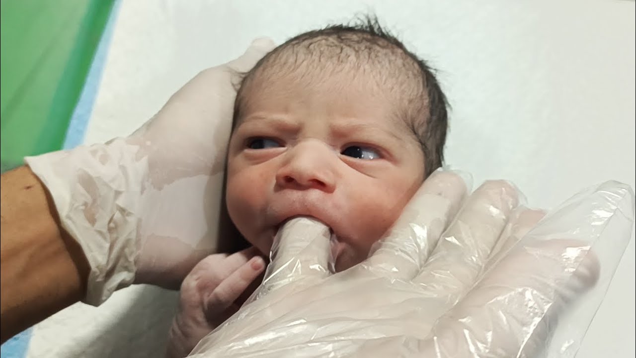 Complete Newborn Assessment | Checking Reflexes & Giving Vitamin K Injection