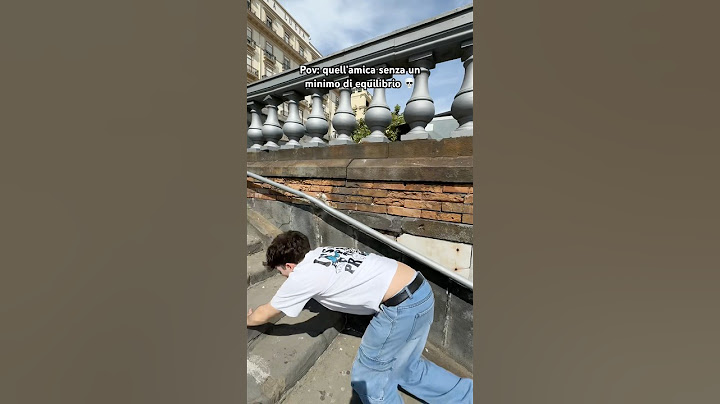 Ormai cade a terra per abitudine⚰️ Mandalo a quell’amica senza equilibrio😂