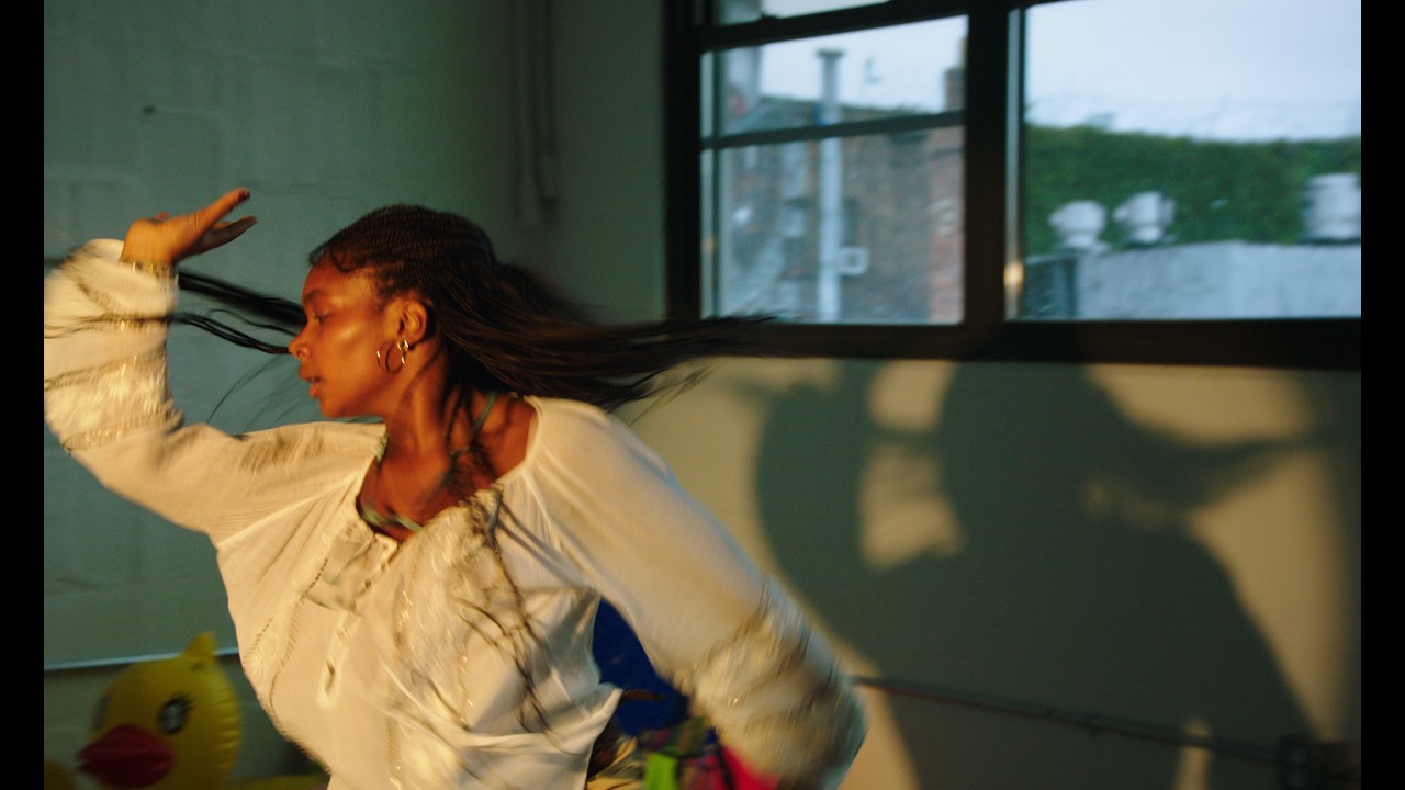 SUM SUN - Rendezvous (Official Music Video) adlı videoyu YouTube'da izle SUM SUN - Rendezvous (Official Music Video) adlı videoyu YouTube'da izle