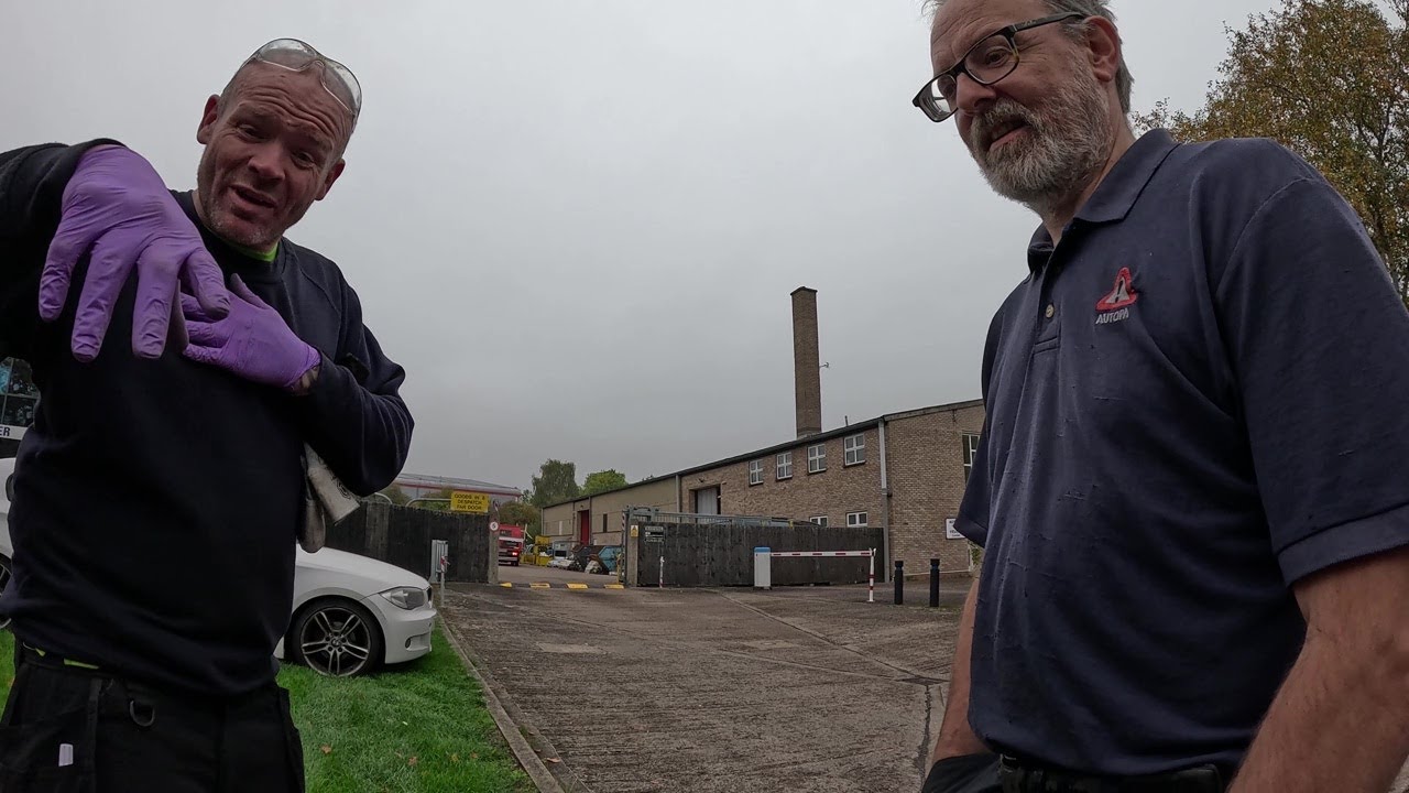 Мы просто хотим знать, почему вы снимаете наш двор? 😮🎥🛸❌