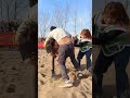Unleash Laughter With Hilarious Men S Women S Wrestling Fights 中文 欢笑解压 看男女摔跤搞笑瞬间