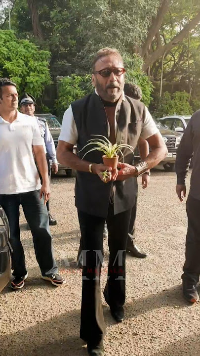 #JackieShroff the paps forever favorite Bhidu made a stylish appearance in the city