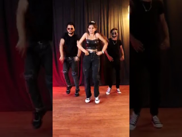 College ke ladkyo #shorts #trending #youtubeshorts #fdccompany #dance class=