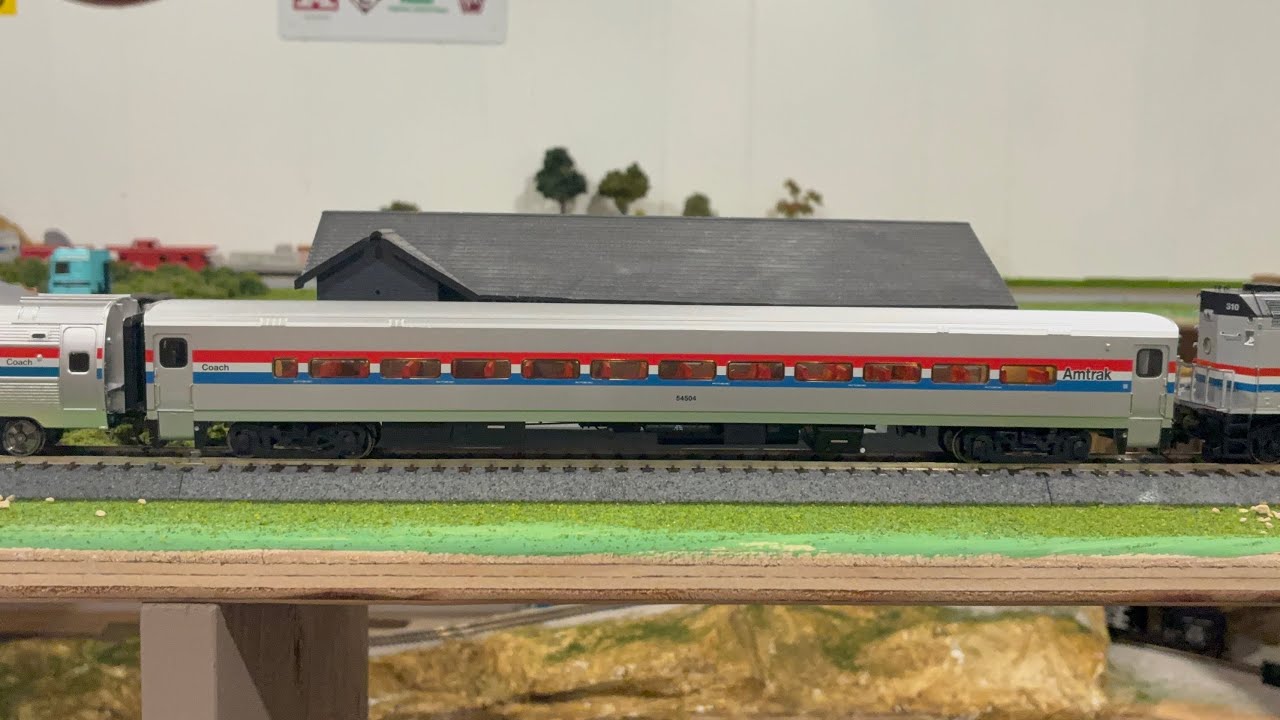 Review: Rapido Amtrak Phase III Horizon ADA Coach #54504