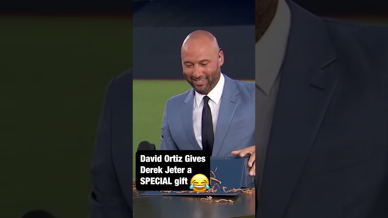 David Ortiz gives Derek Jeter a SPECIAL gift! 😂😂 
