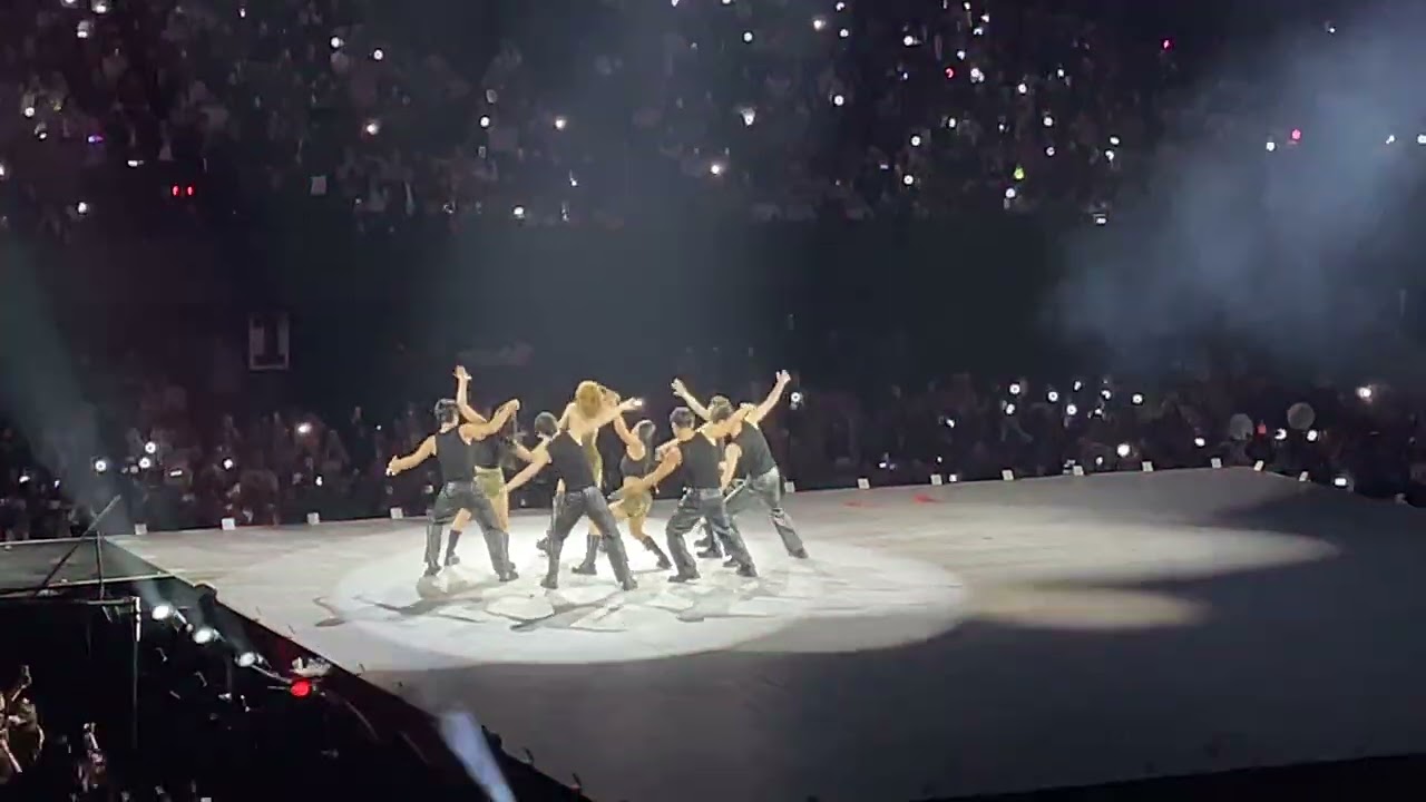 Twice - Move Like That (Momo) - This Is For Tour Hamilton, Ontario Day 2