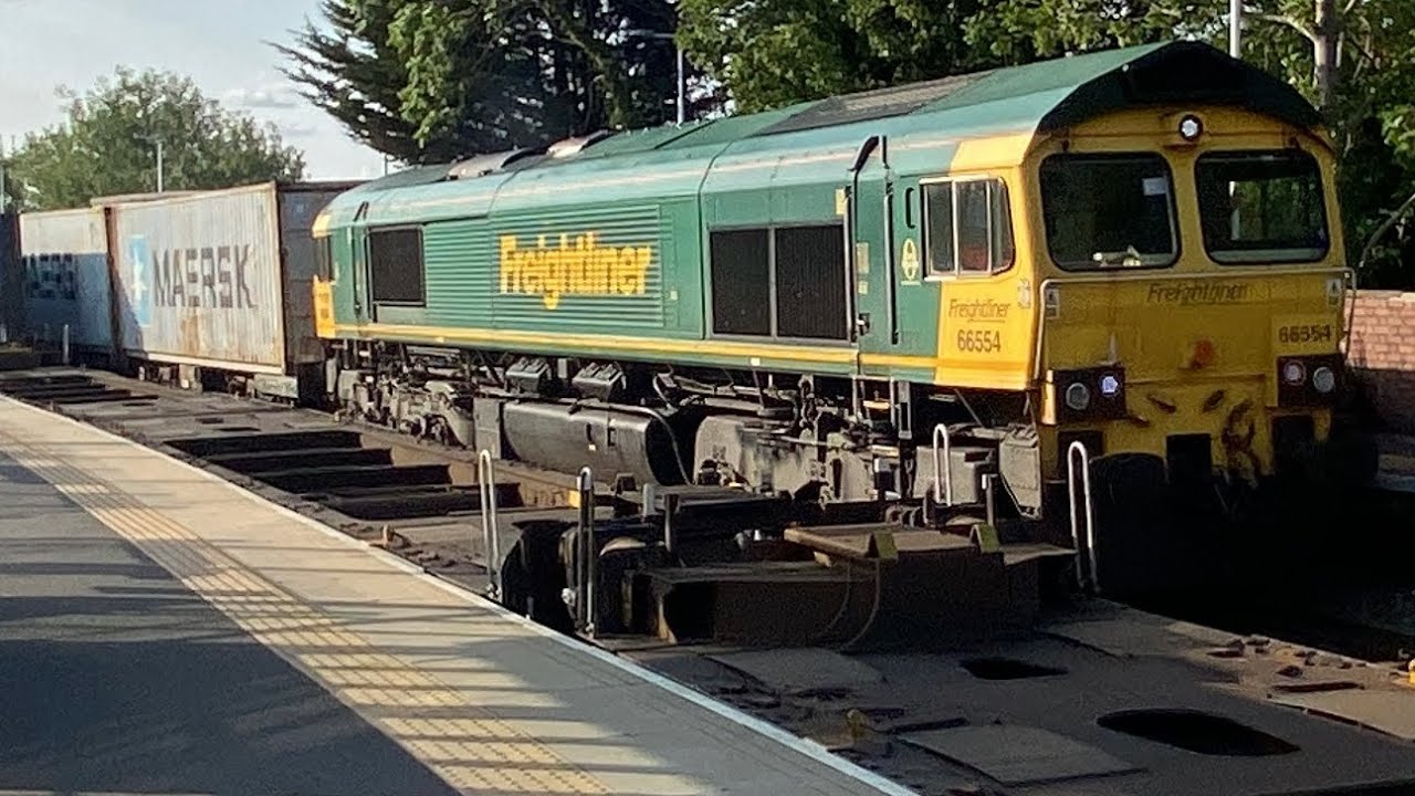 GBRf / Freightliner mash up! 4E39 66729 on time meets 4L07 66554 95L ...