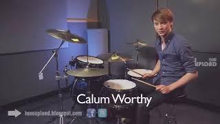 Clases De Bateria Con Calum Worthy