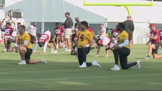 10,000 Commanders Fans watch team open practice