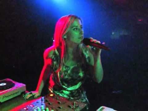 Michael Szatmary ft Brigita - Whats Up! LIVE at Metroclub