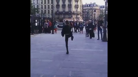 Maddie Ziegler Dances In Public To "Chandelier" In Paris 2!