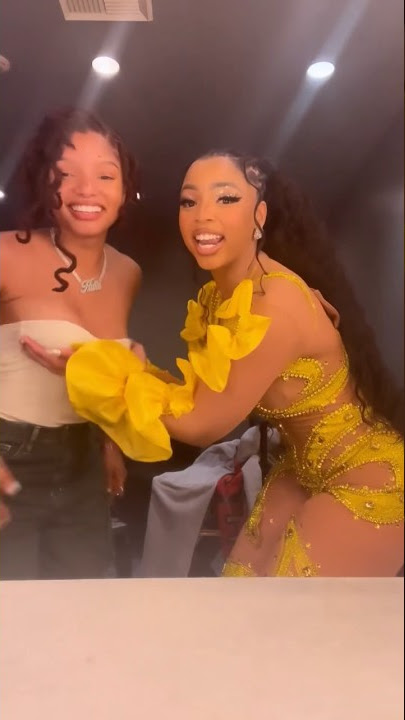 Halle celebrates Chloe finishing her tour 🥳🥰 #shorts #chloebailey #inpiecestour #hallebailey #ddg