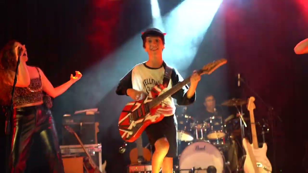 AC/DC - Highway to Hell (cover) Sofía Oyarzabal, Cecilia & Nacho Magallanes