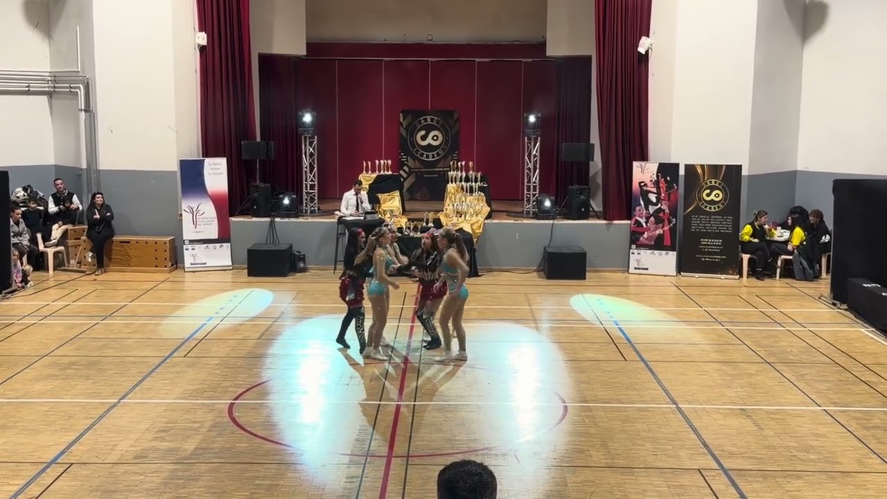 Finale Small formation ladies