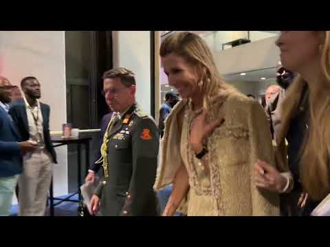 Wow! Máxima, Amalia en Elisabeth schitteren op rode loper in Luxemburg