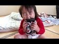 くまモンのパンを仲良く分け合って食べる三姉妹