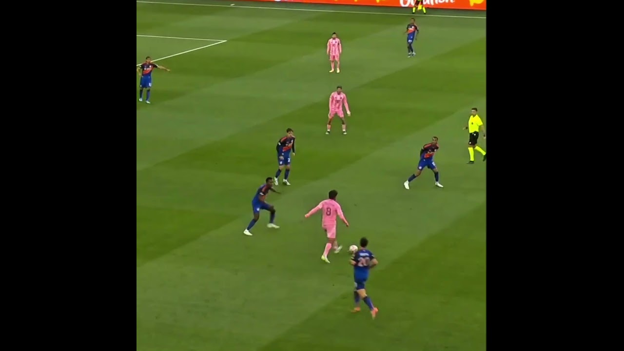 Incredible Goal of messi🧠 #football