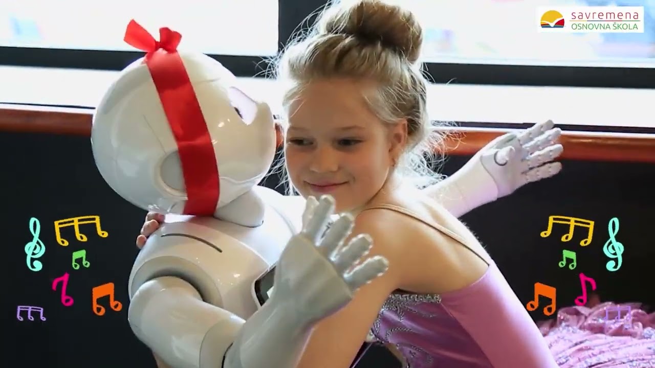 Prvi srpski robot Marko jaše prema deci