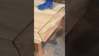 Proses memasang balok kayu menggunakan alat sederhana #shorts
